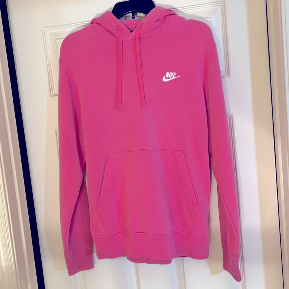 Men’s pink Nike sweatshirt/hoodie. Size small. Great condition.